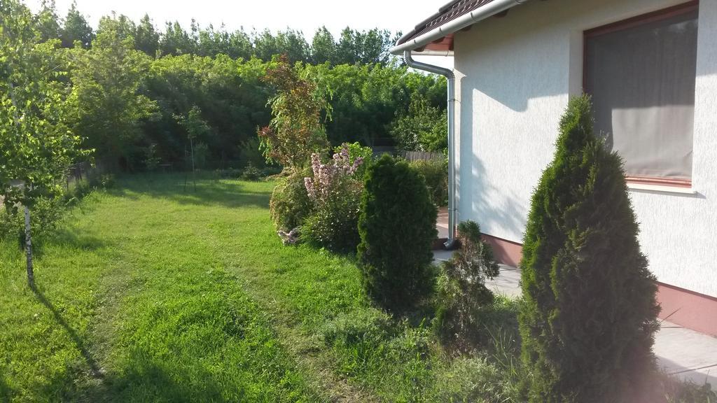 Cserkei Nyaralo Cserkeszőlő Eksteriør bilde